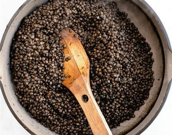 To toast the black gram lentils